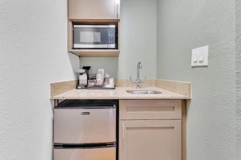 Deluxe Room, 1 King Bed, Jetted Tub, No Pets Allowed | Premium bedding, in-room safe, individually decorated