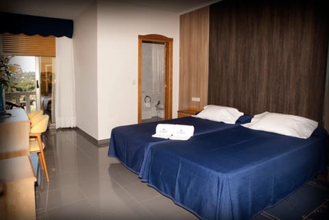 In-room safe, desk, soundproofing, cribs/infant beds