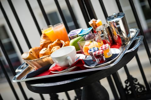 Daily buffet breakfast for a fee