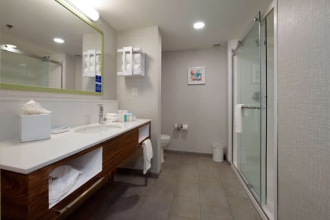 Premium bedding, in-room safe, desk, blackout drapes