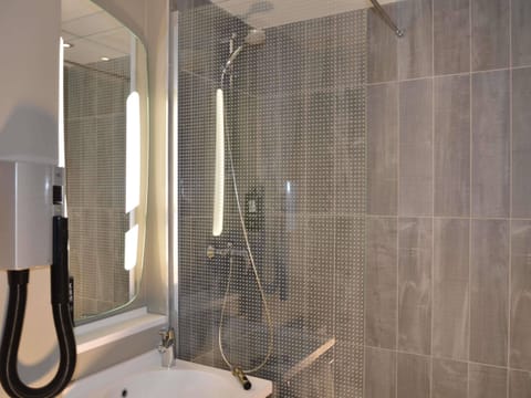 Pillowtop beds, desk, laptop workspace, blackout drapes