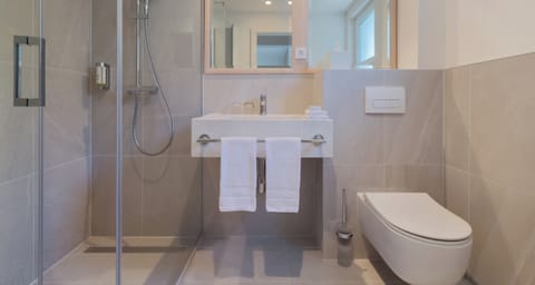 Family Room Plus, Balcony | Bathroom | Shower, rainfall showerhead, free toiletries, hair dryer