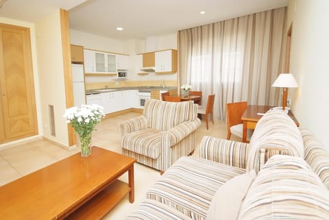 Premium bedding, in-room safe, desk, blackout drapes