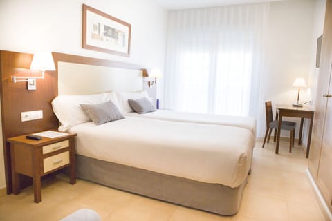 Premium bedding, in-room safe, desk, blackout drapes