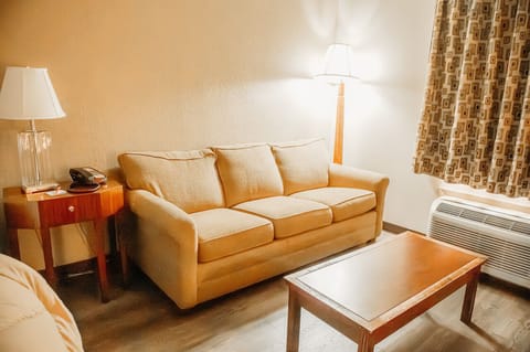 Room, 1 King Bed, Non Smoking | Premium bedding, desk, iron/ironing board, bed sheets