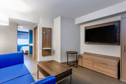 Premium bedding, pillowtop beds, in-room safe, desk