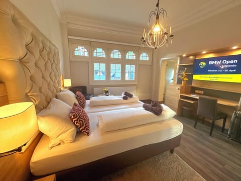 Hypo-allergenic bedding, minibar, in-room safe, desk