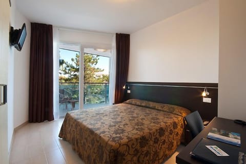 Minibar, in-room safe, desk, cribs/infant beds