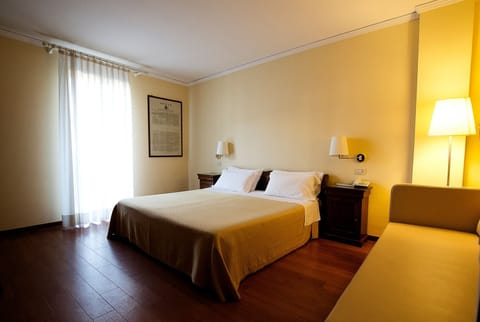 Comfort Double or Twin Room | Hypo-allergenic bedding, minibar, desk, soundproofing