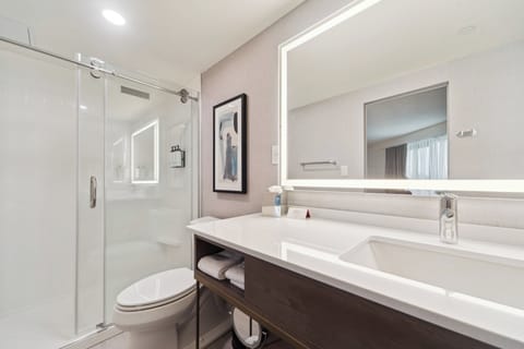 Room, 1 King Bed, Corner (Worklife, Walk-In Shower) | Bathroom | Combined shower/tub, free toiletries, hair dryer, towels