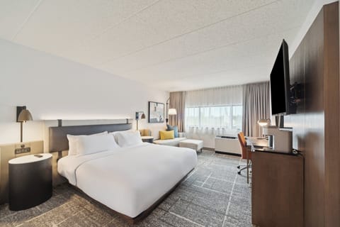 Room, 1 King Bed, Roll-in Shower (Worklife, Comm Access) | In-room safe, desk, iron/ironing board, free WiFi