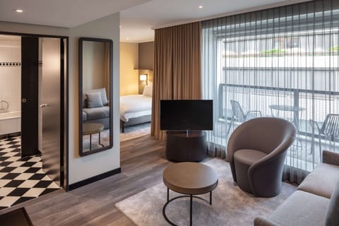 Junior Suite | Hypo-allergenic bedding, minibar, in-room safe, desk