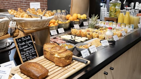 Daily buffet breakfast for a fee