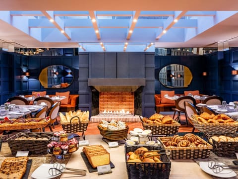 Daily buffet breakfast for a fee