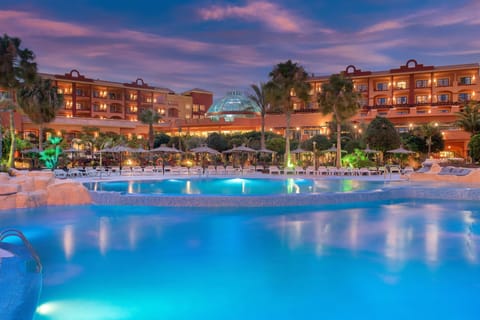 3 outdoor pools, pool umbrellas, sun loungers