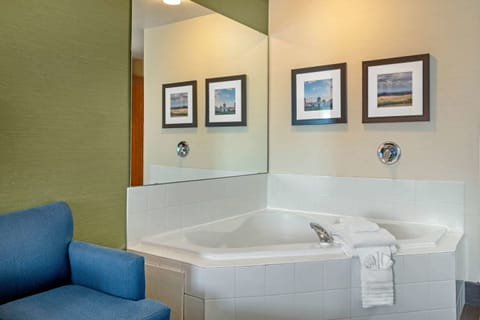 Premium bedding, in-room safe, desk, blackout drapes