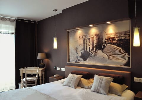 Club Room, Non Smoking | Individually decorated, individually furnished, desk, laptop workspace