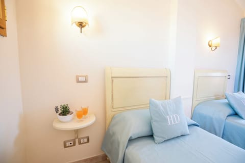 Minibar, in-room safe, desk, iron/ironing board