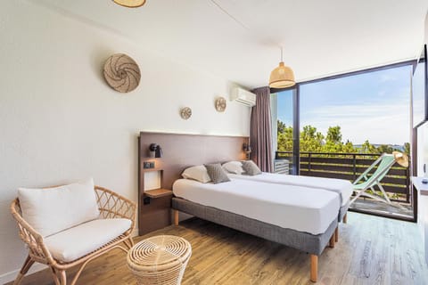 In-room safe, free WiFi, bed sheets