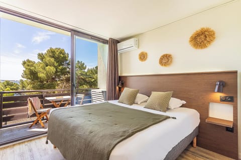 In-room safe, free WiFi, bed sheets