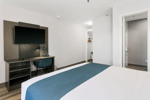 Deluxe Room, 1 Queen Bed, Non Smoking, Refrigerator & Microwave | Desk, laptop workspace, blackout drapes, iron/ironing board