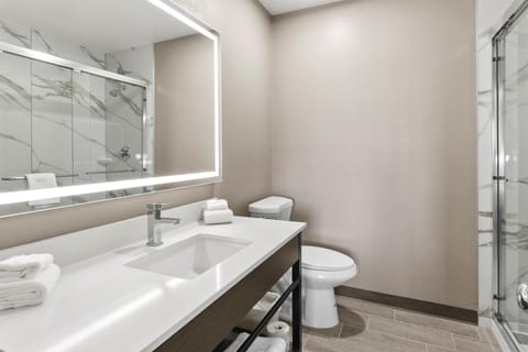 Combined shower/tub, eco-friendly toiletries, hair dryer, towels