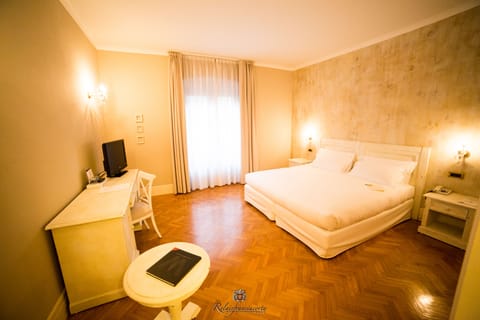 Minibar, in-room safe, free WiFi, wheelchair access