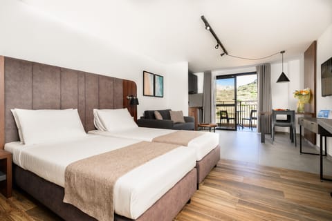 Superior Studio | In-room safe, desk, laptop workspace, blackout drapes