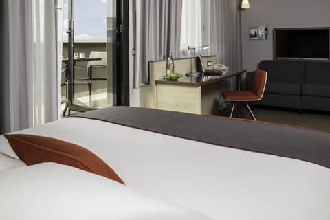 Suite, 1 Queen Bed, Balcony (Free Breakfast) | Premium bedding, pillowtop beds, in-room safe, desk