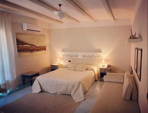 Deluxe Room | Frette Italian sheets, premium bedding, down comforters