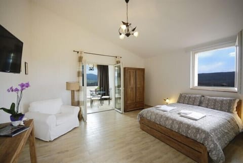 Suite | Premium bedding, down comforters, desk, iron/ironing board