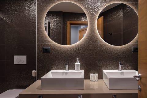 Junior Studio Suite, Sea Facing | Bathroom | Shower, free toiletries, hair dryer, towels