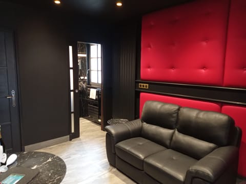 Romantic Suite, 1 Queen Bed | Living area | Flat-screen TV