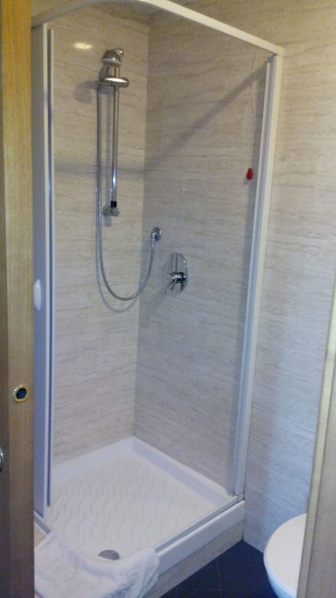 Single Room | Desk, rollaway beds