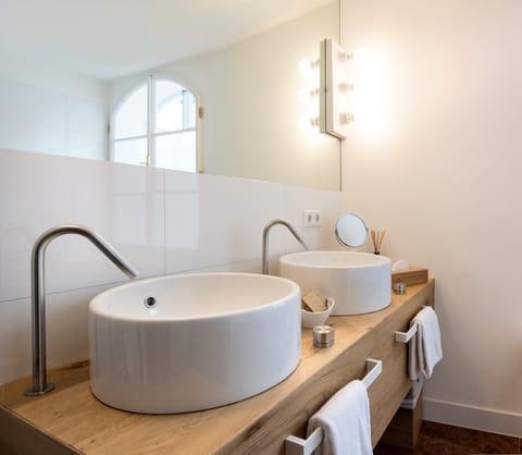 Suite with Roof Terrace | Bathroom | Designer toiletries, hair dryer, bathrobes, slippers