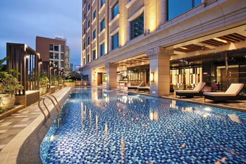 Outdoor pool, pool umbrellas, sun loungers