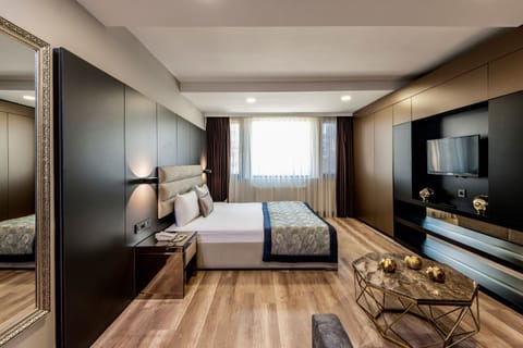 In-room safe, blackout drapes, iron/ironing board, free WiFi