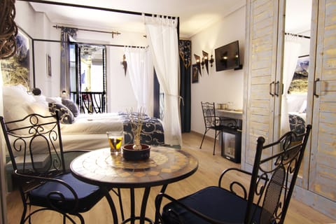 Suite, Balcony (Sierra de Cabezón de Oro) | Egyptian cotton sheets, premium bedding, down comforters, pillowtop beds