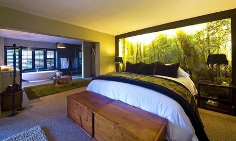 Premium bedding, down comforters, minibar, in-room safe