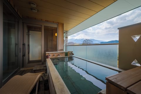 "Yubanashi" Yuraku Yamabiko-tei Japanese Style Room with Open-Air Bath Mount Fuji View - Non-Smoking | Bathroom | Combined shower/tub, free toiletries, hair dryer, slippers
