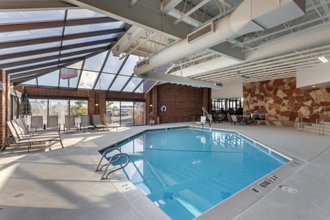 Indoor pool, sun loungers