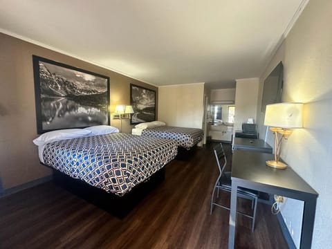 Blackout drapes, free WiFi, bed sheets