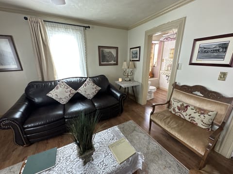 Suite, 1 Queen Bed with Sofa bed (Room 2) | Tempur-Pedic beds, individually decorated, individually furnished