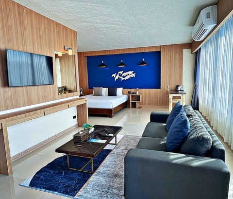 Junior Suite - Free Airport Shuttle | In-room safe, desk, blackout drapes, soundproofing