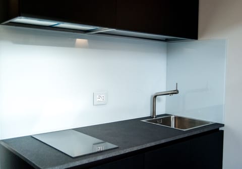 Suite | Private kitchenette | Coffee/tea maker, electric kettle