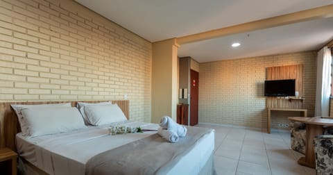 Minibar, iron/ironing board, free WiFi, bed sheets