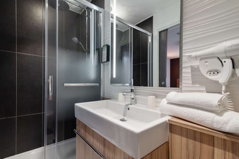 Shower, eco-friendly toiletries, hair dryer, towels