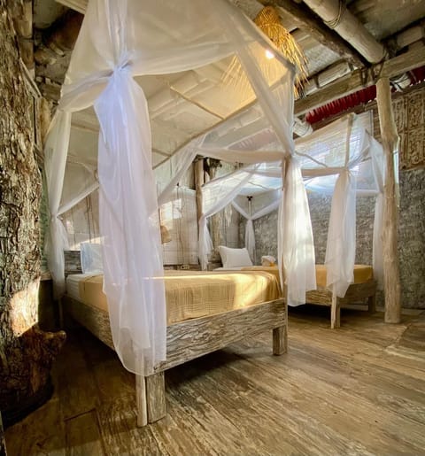 Standard Tree House, 1 Bedroom | In-room safe, bed sheets