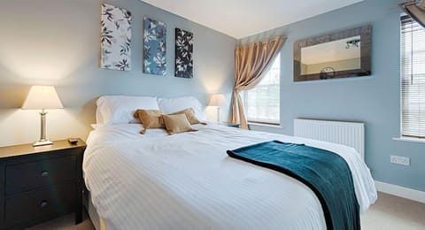 Premium bedding, iron/ironing board, free WiFi