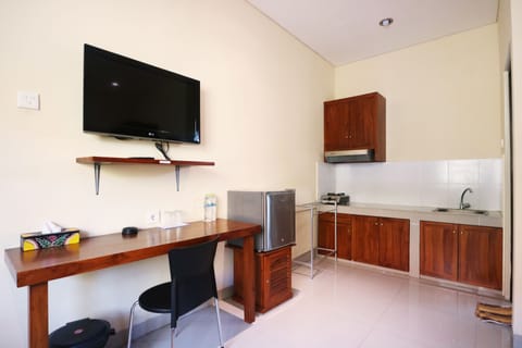 Standard Room | In-room safe, desk, free WiFi
